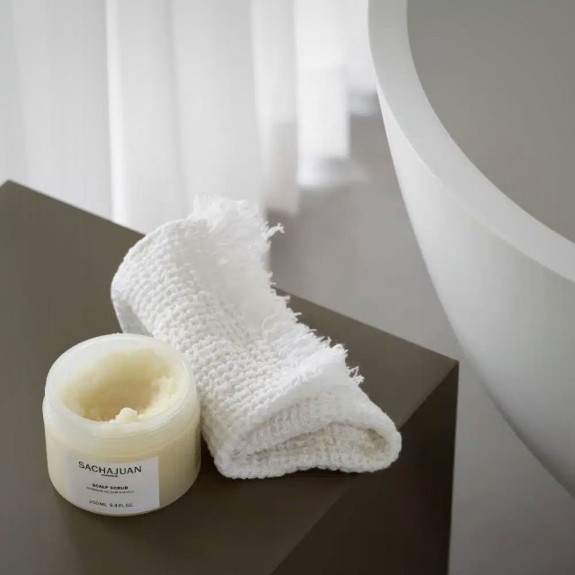 Sachajuan Scalp Scrub 250ml – Piling za kožu glave - Perut, Gubitak kose i Masnoća