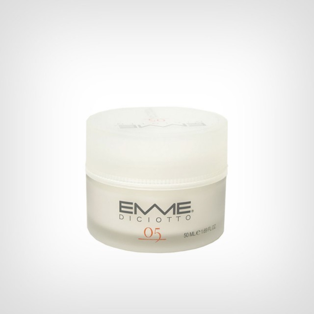 Emmediciotto 05 Bright shine modelling krema 50ml (Preparati za stajling kose) - www.prodajakozmetike.com Emmediciotto 05 Bright shine modelling krema 50ml - Preparati za stajling kose